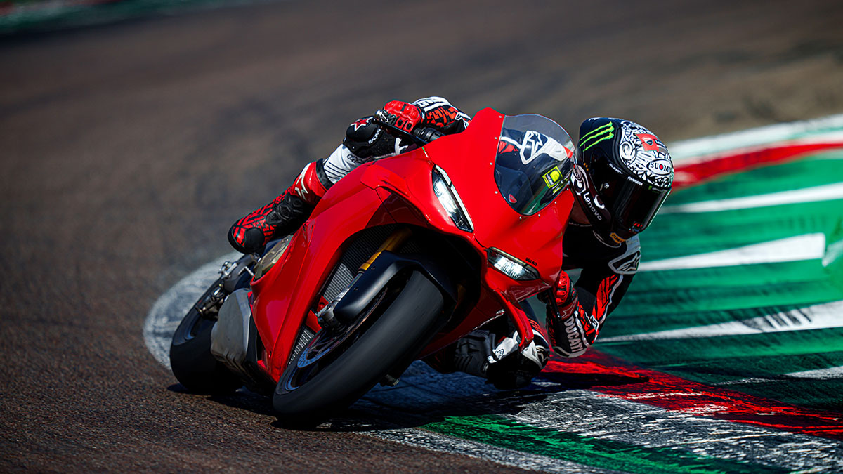 Riding-Experience Ducati Panigale V4: One of the Fastest Racing Bike